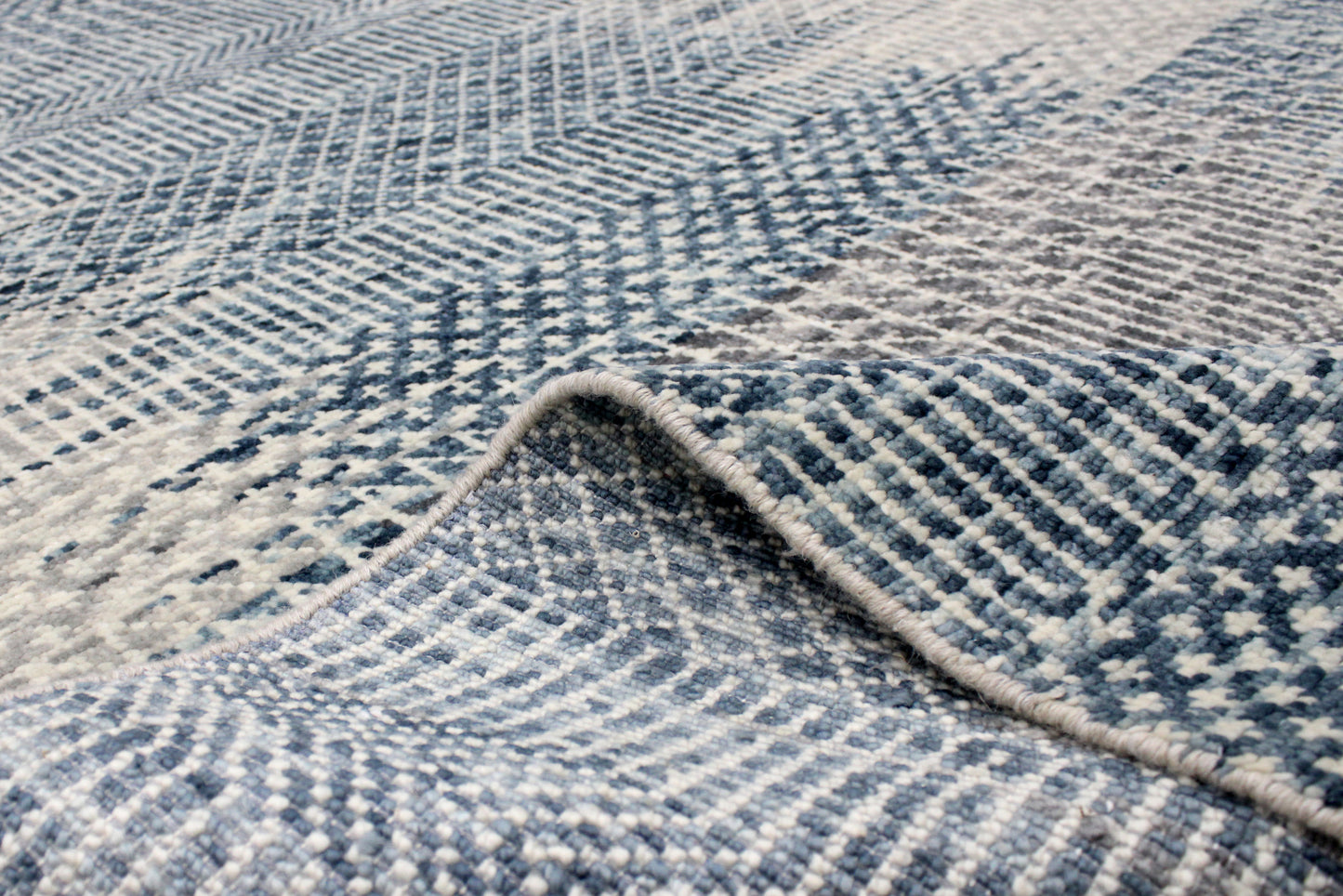 Mid-century Scandinavian design 372x279cm | Rug# 31710 (APA)
