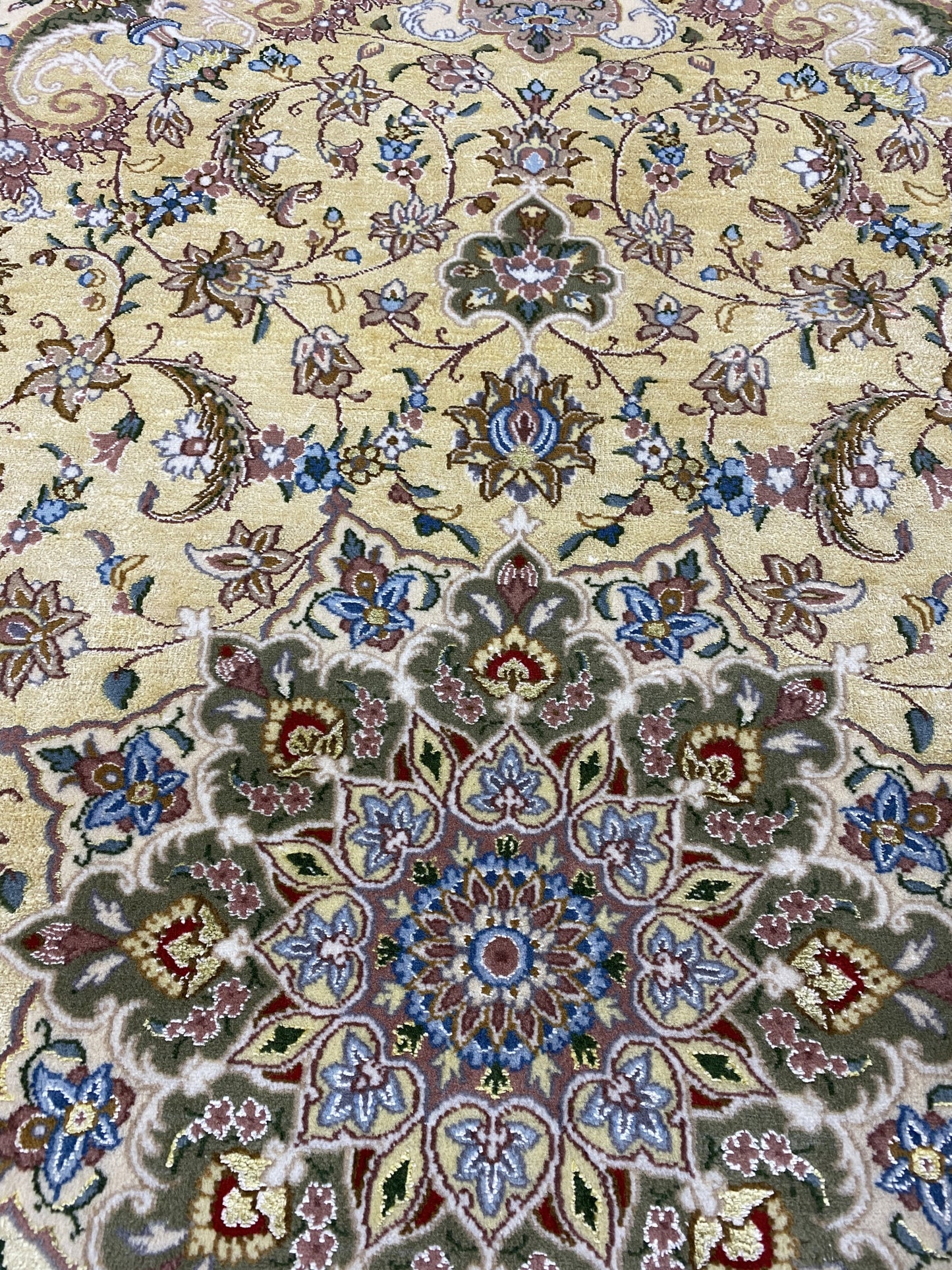 Superfine full silk field Isfahan 168x113cm | Rug# 10108