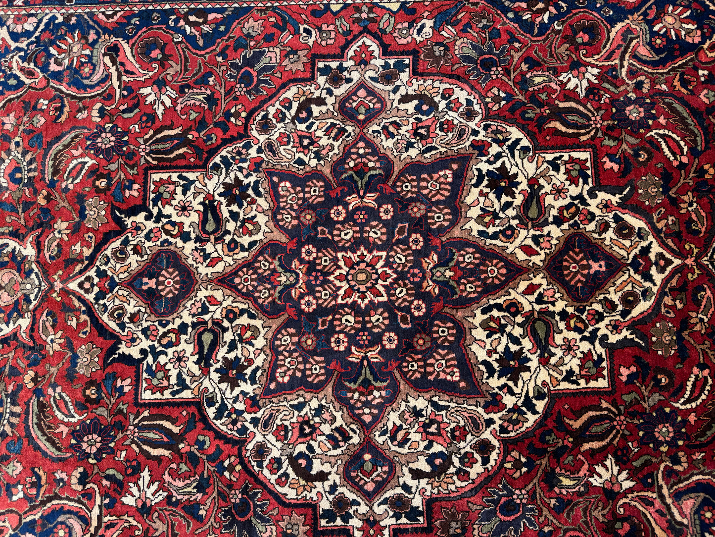 Chaleh-shotor Bakhtiar design double wefts 332x210cm | Rug# 4028
