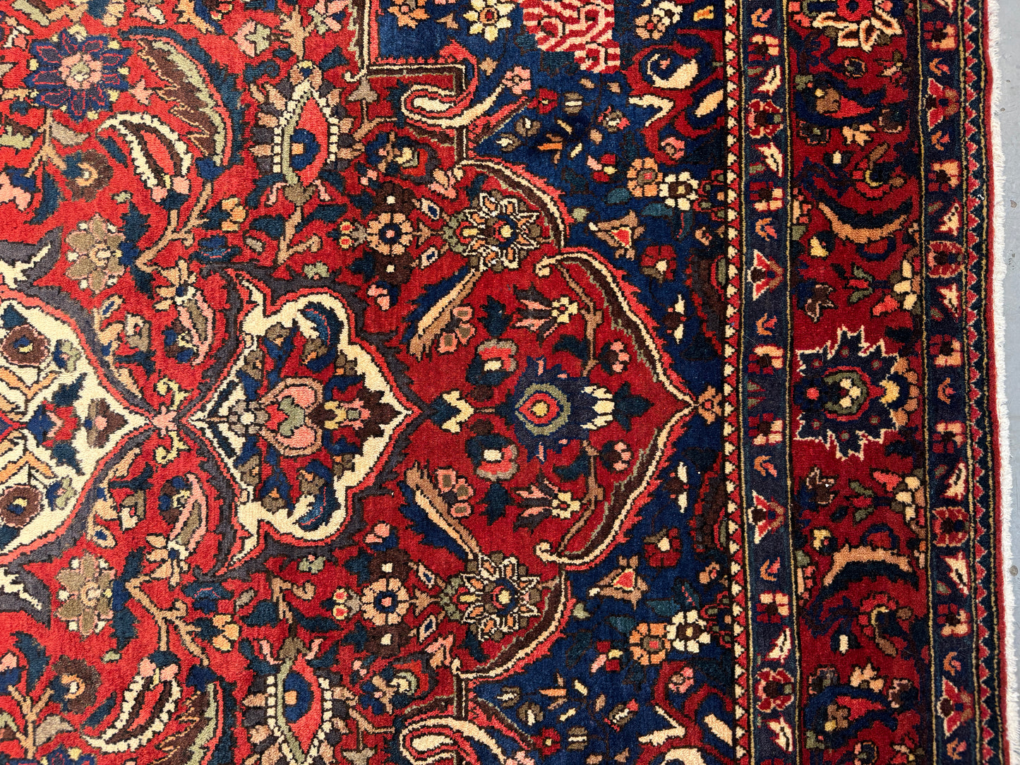 Chaleh-shotor Bakhtiar design double wefts 332x210cm | Rug# 4028