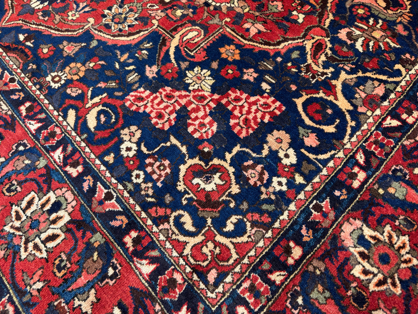 Chaleh-shotor Bakhtiar design double wefts 332x210cm | Rug# 4028
