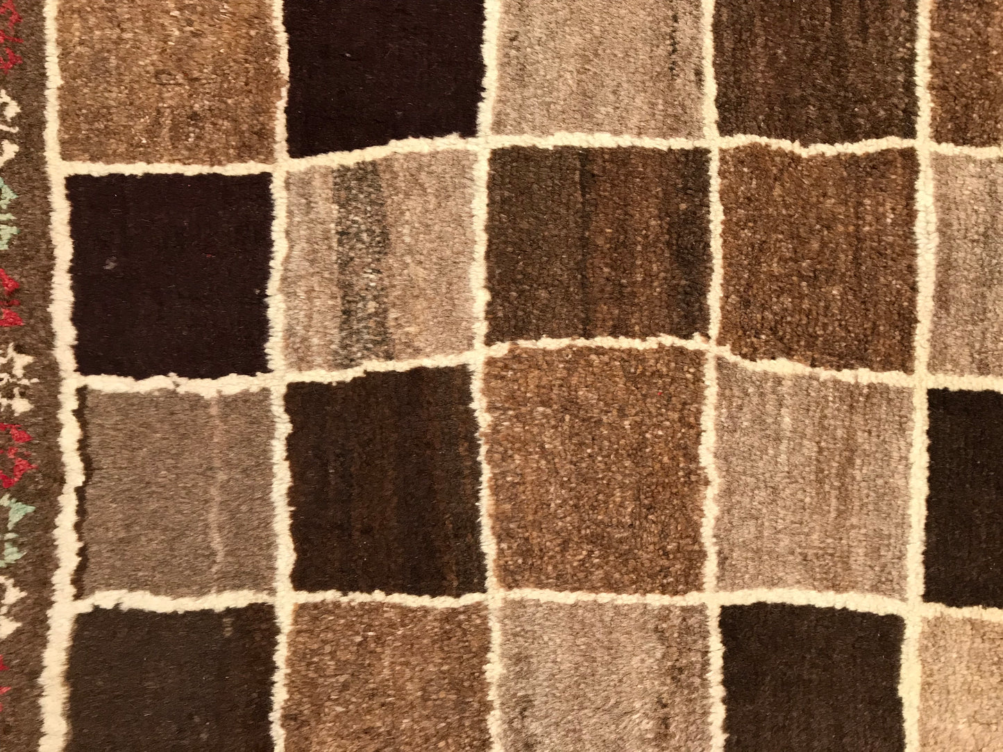 Nomadic Vintage Gabbeh by Qashqai tribe, 135x110cm, | Rug# 6310