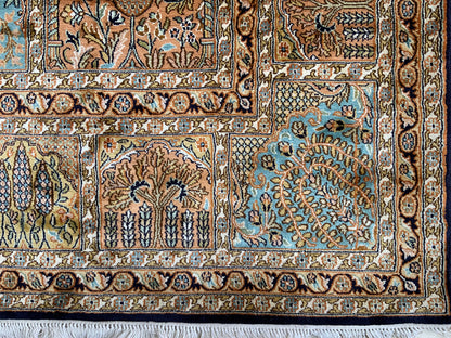 Fine Srinagar, 100% silk pile on a cotton warp  316x219 cm | Rug# 31228