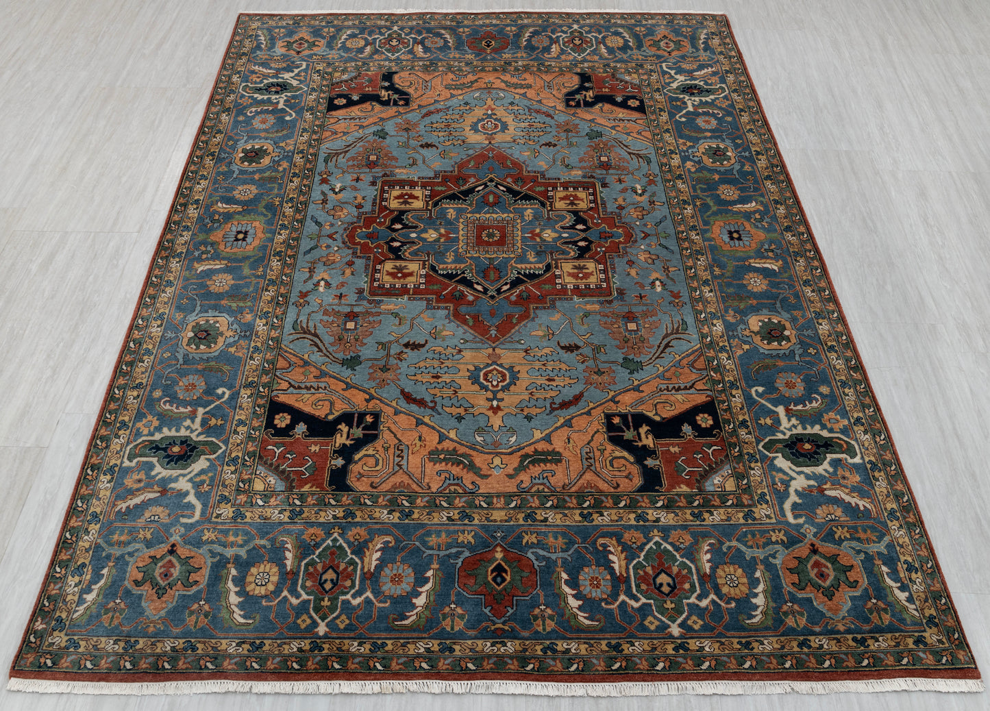 Hand-knotted Sarapi Rug  medallion surrounded  231x310 cm | Rug# 31902