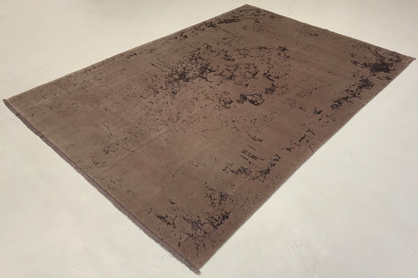 Hand-Loom rug woven with fine wool and bamboo silk pile  294x204cm | Rug# 10648