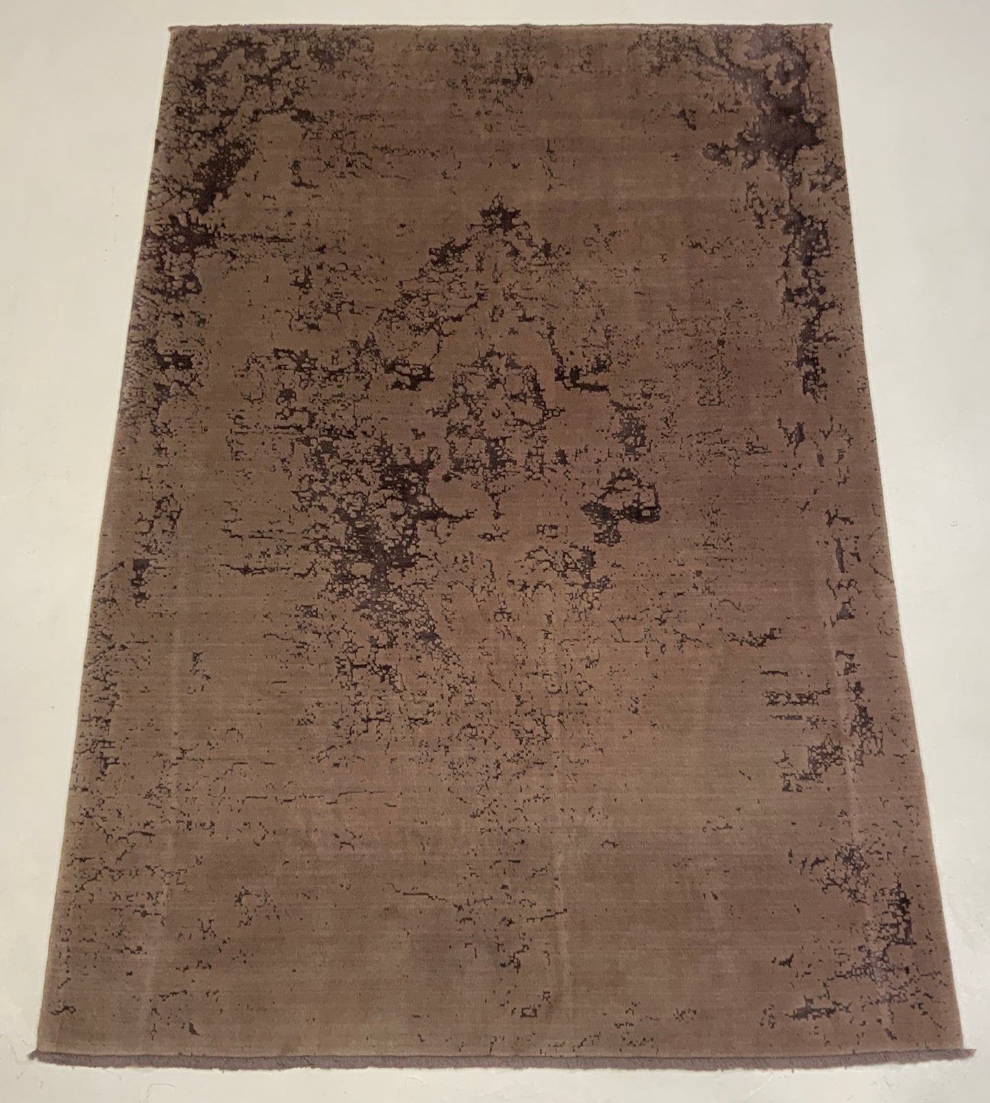 Hand-Loom rug woven with fine wool and bamboo silk pile  294x204cm | Rug# 10648