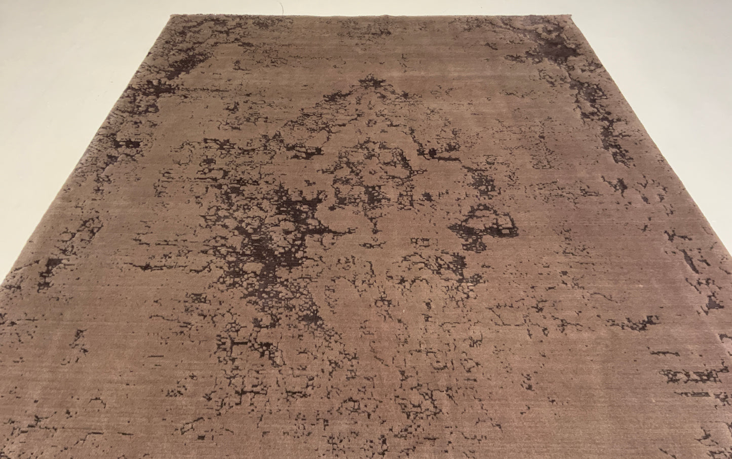 Hand-Loom rug woven with fine wool and bamboo silk pile  294x204cm | Rug# 10648