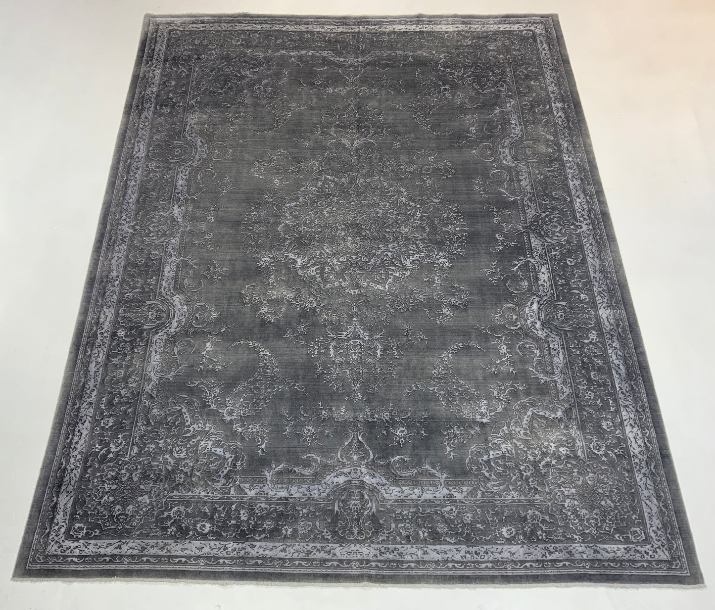 Loom rug woven with fine wool and bamboo silk pile  386x302 cm  | Rug# 10677