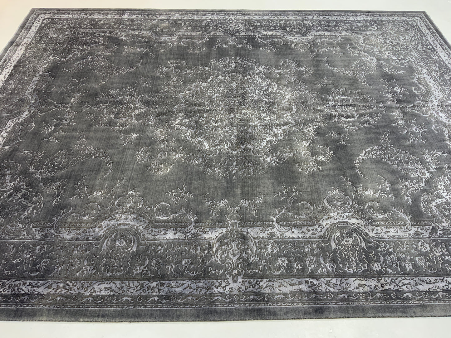 Loom rug woven with fine wool and bamboo silk pile  386x302 cm  | Rug# 10677