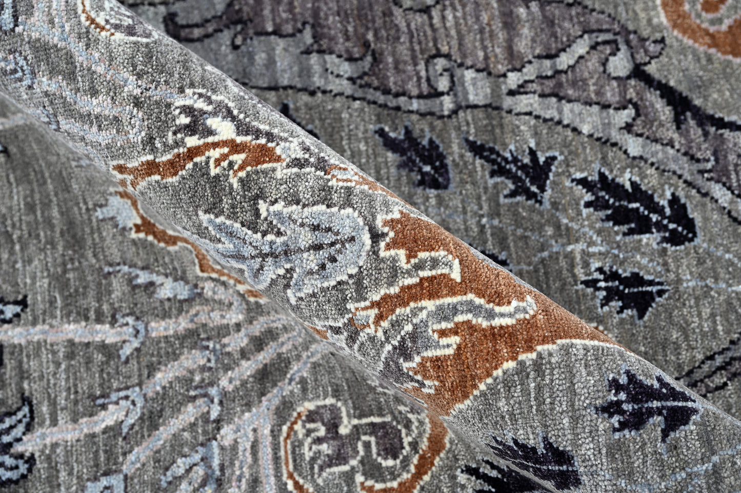 Transitional Garous, 100% handspun Gazi wool pile 202x243cm | Rug# 31998