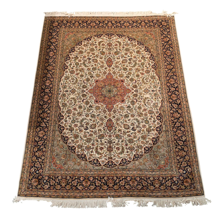 Rug made with 100% silk pile  silk weaving tradition of Kashmir 217×156 cm| Rug# 30665