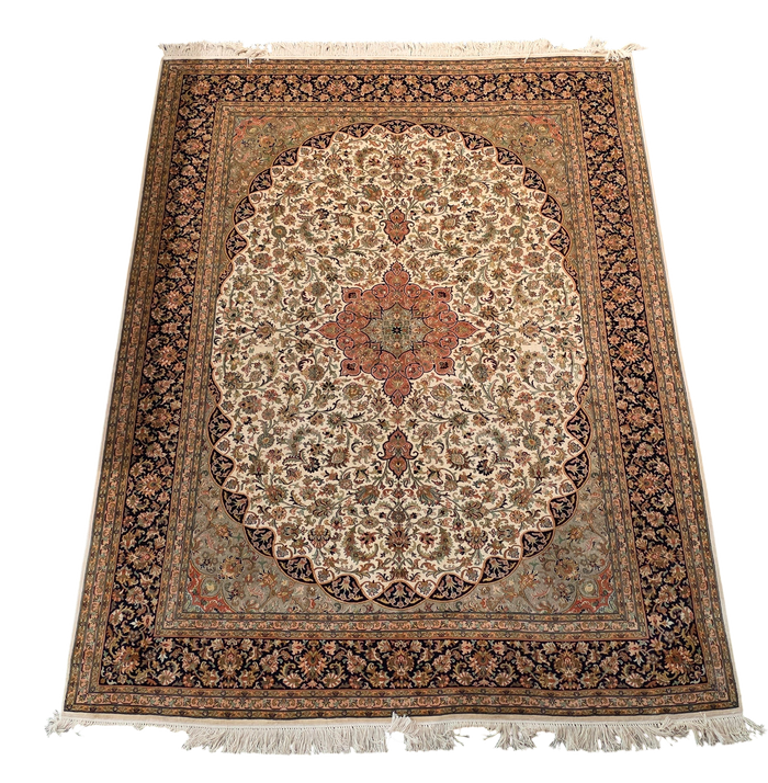 Rug made with 100% silk pile  silk weaving tradition of Kashmir 217×156 cm| Rug# 30665