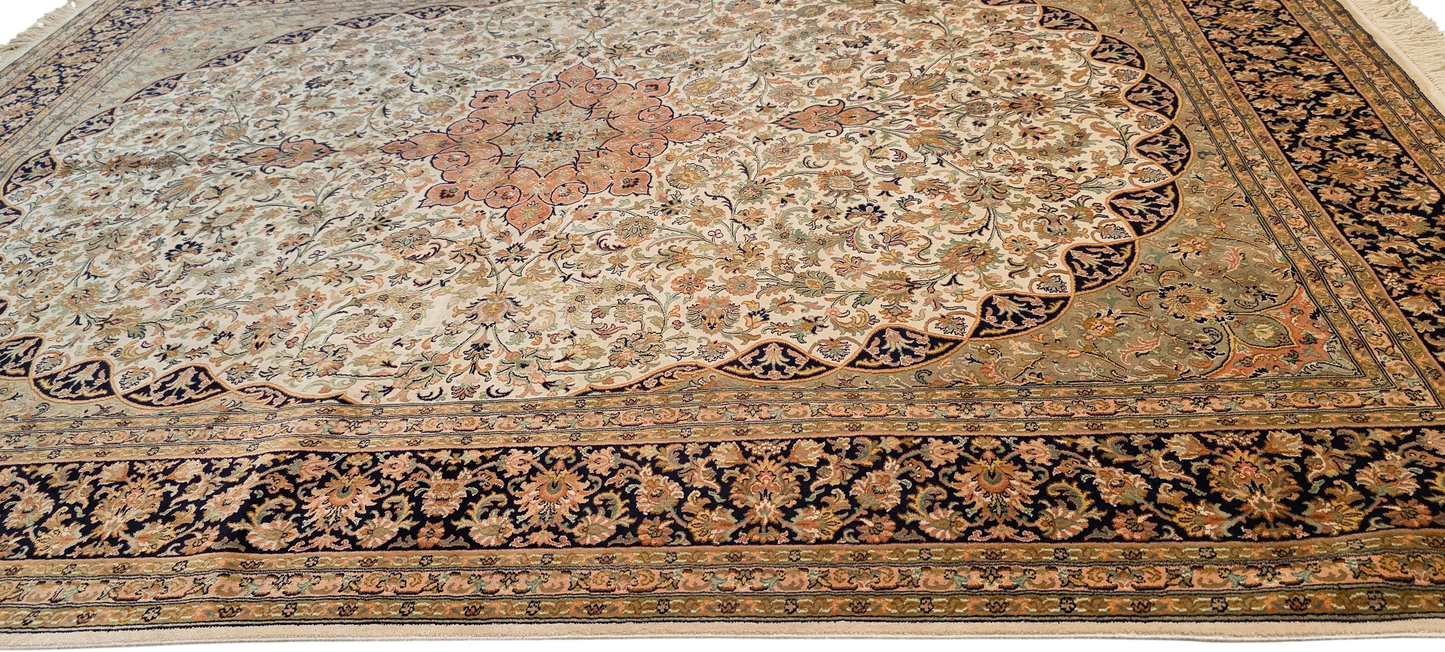 Rug made with 100% silk pile  silk weaving tradition of Kashmir 217×156 cm| Rug# 30665