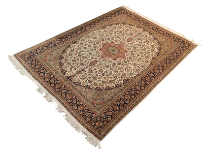 Rug made with 100% silk pile  silk weaving tradition of Kashmir 217×156 cm| Rug# 30665