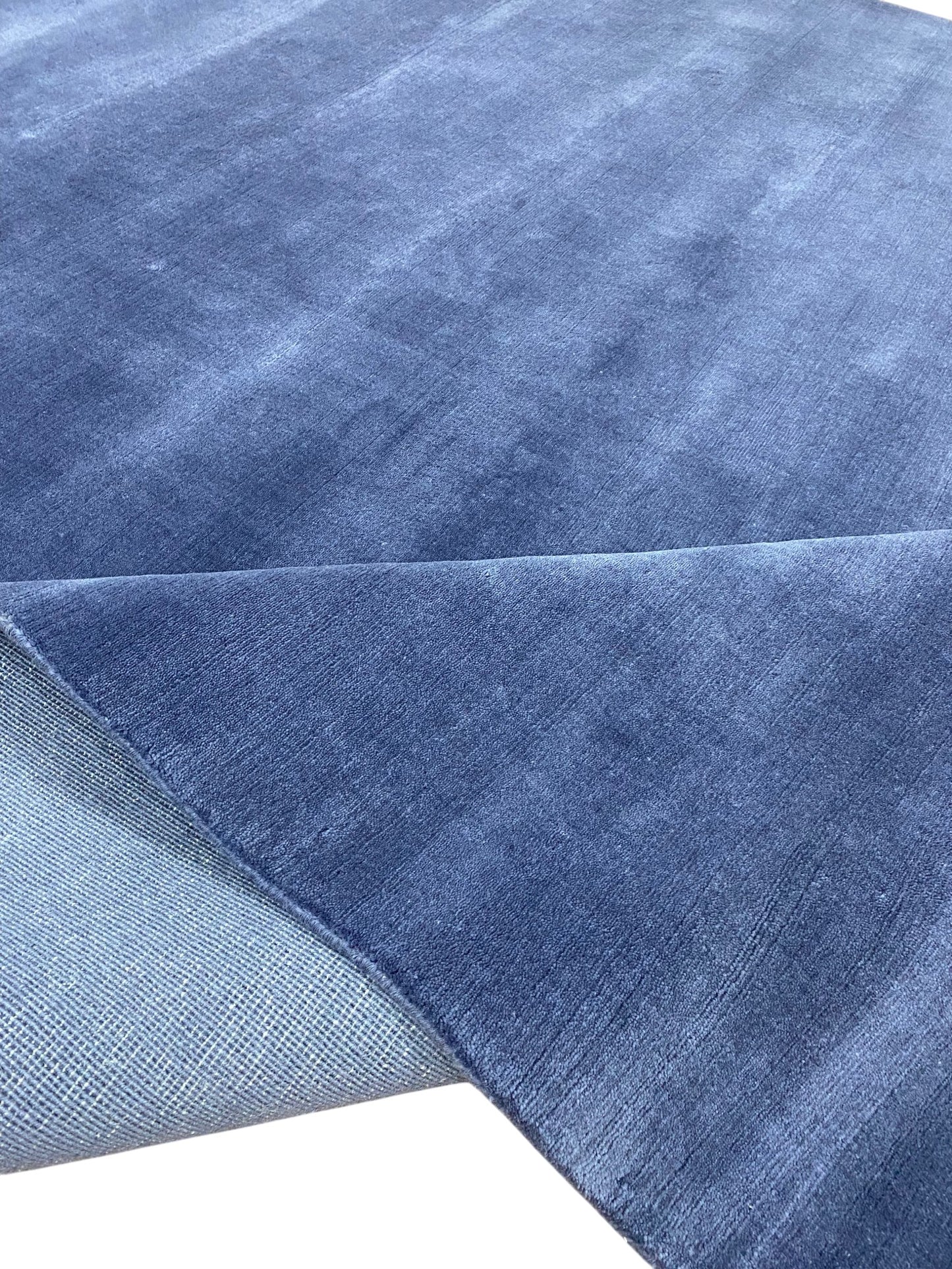 A luxurious contemporary rug, hand-loomed in a soft plush 306x249cm | RUG#31514