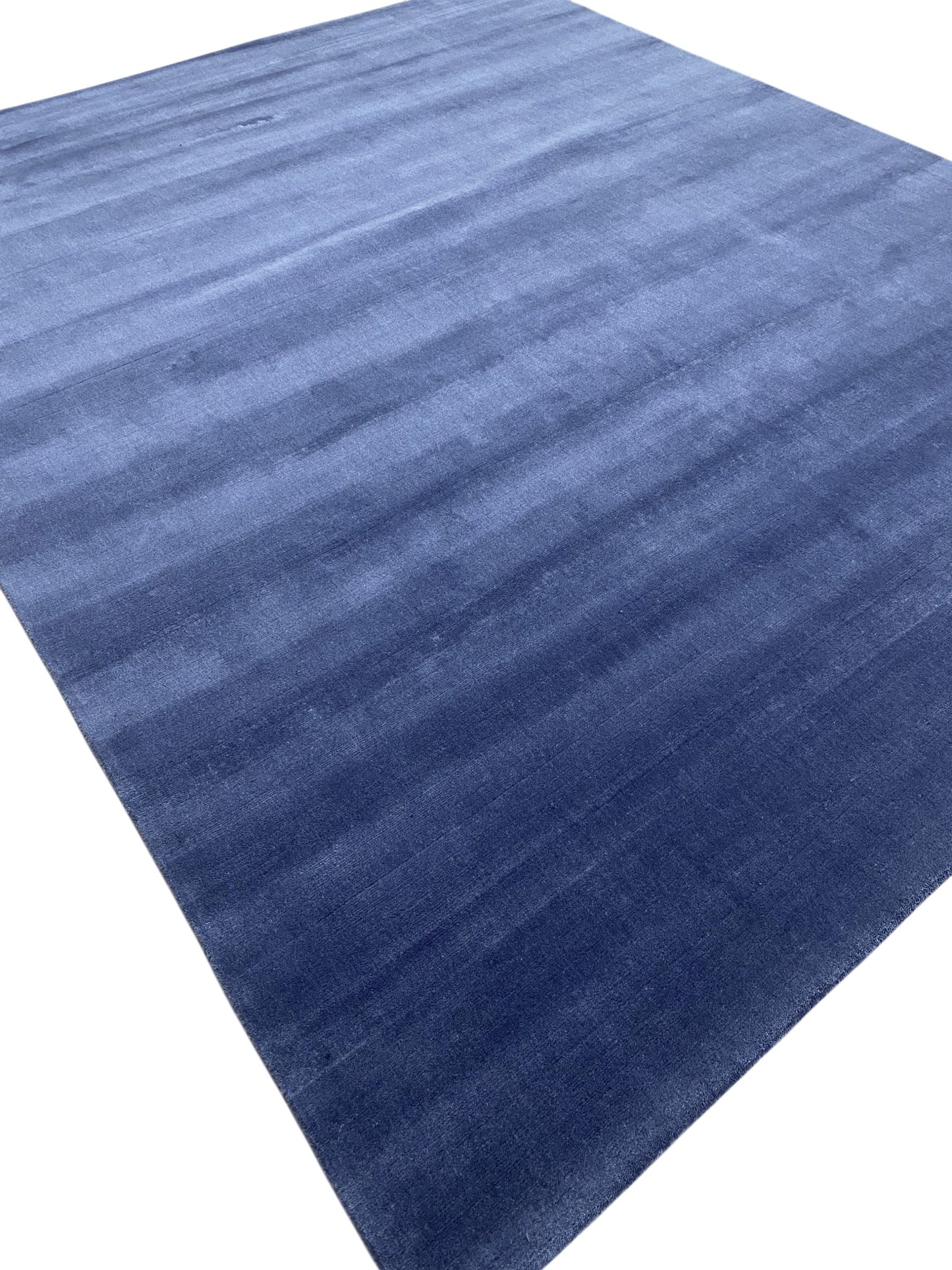 A luxurious contemporary rug, hand-loomed in a soft plush 306x249cm | RUG#31514