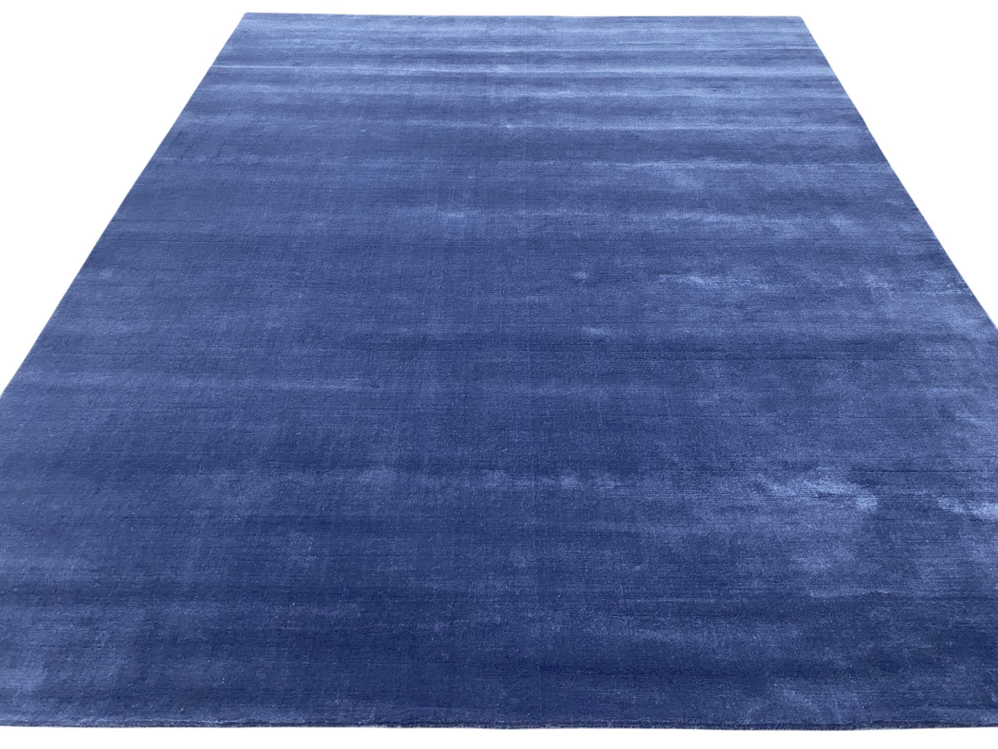 A luxurious contemporary rug, hand-loomed in a soft plush 306x249cm | RUG#31514