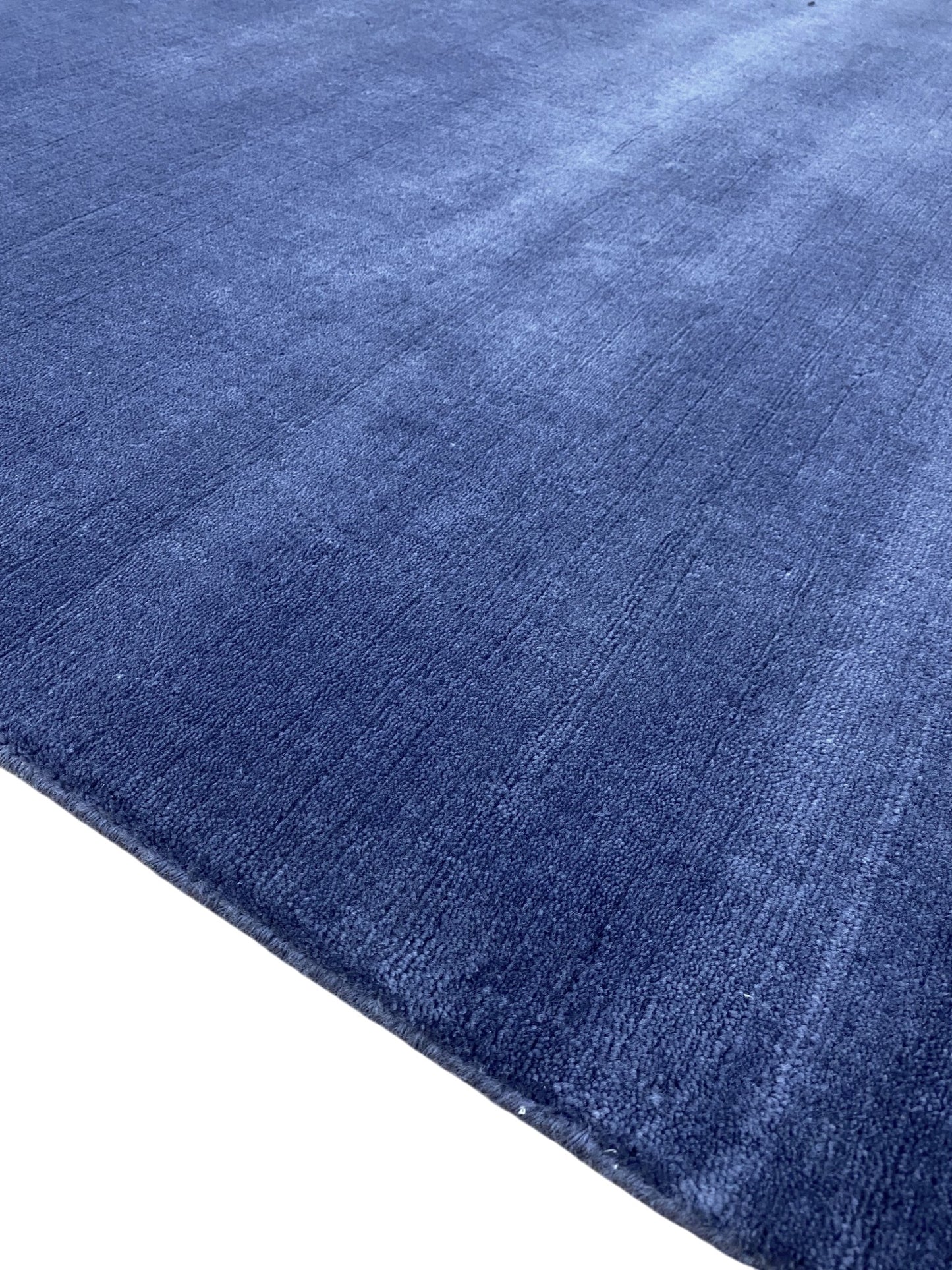 A luxurious contemporary rug, hand-loomed in a soft plush 306x249cm | RUG#31514