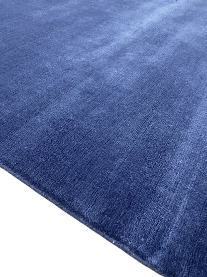 A luxurious contemporary rug, hand-loomed in a soft plush 306x249cm | RUG#31514