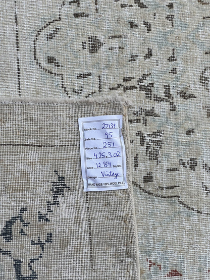 Vintage and Distressed Persian Tabriz rug 425x302cm | Rug# 27139