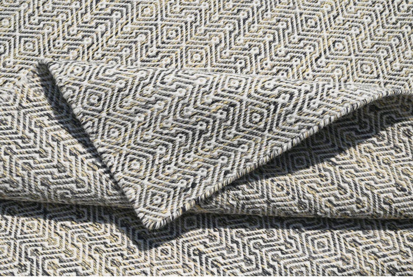 Hand-woven modern Kilim 180x120cm | Rug# 31426