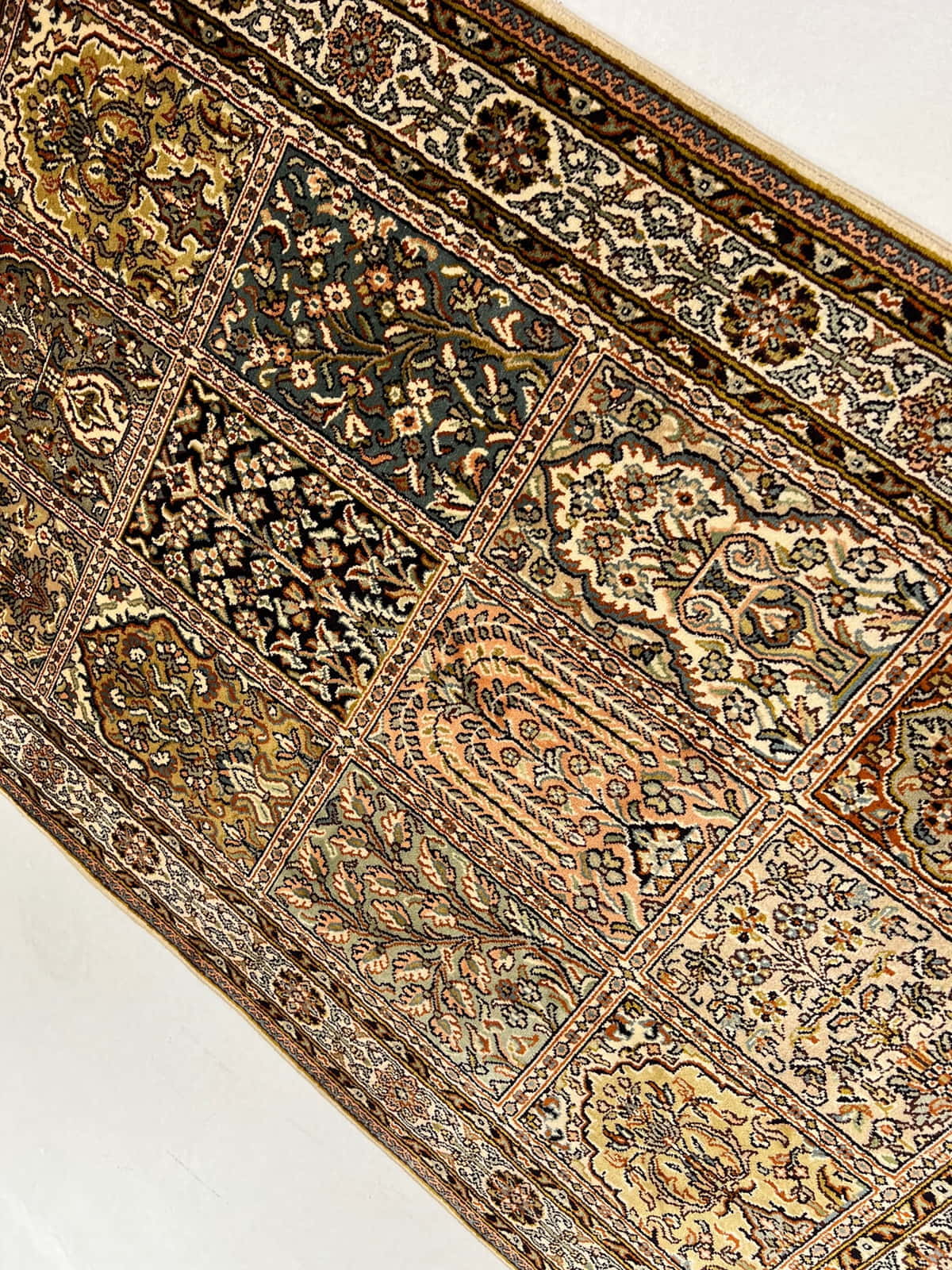 Srinagar Kashmir silk 126x79cm | Rug# 31602