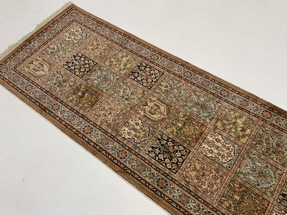 Srinagar Kashmir silk 316x79cm | Rug# 31619