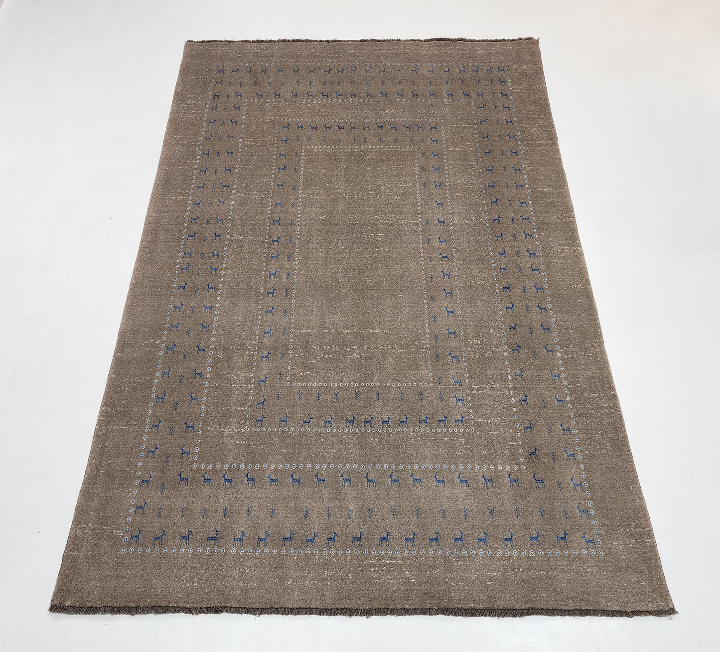 Hand-woven wool and bamboo silk pile Transitional tribal, 301x206cm | Rug# 10654