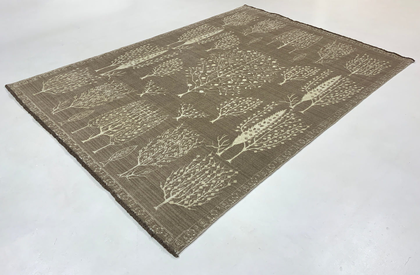 A Hand-woven Transitional Safavid rug,  wool and silk pile 297x207cm | Rug# 10659