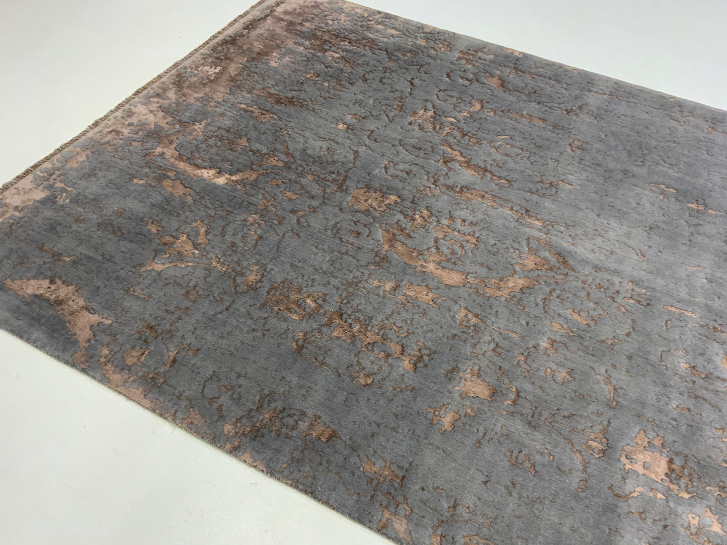 Hand woven with fine wool and bamboo silk pile  285x200cm  | Rug# 10663