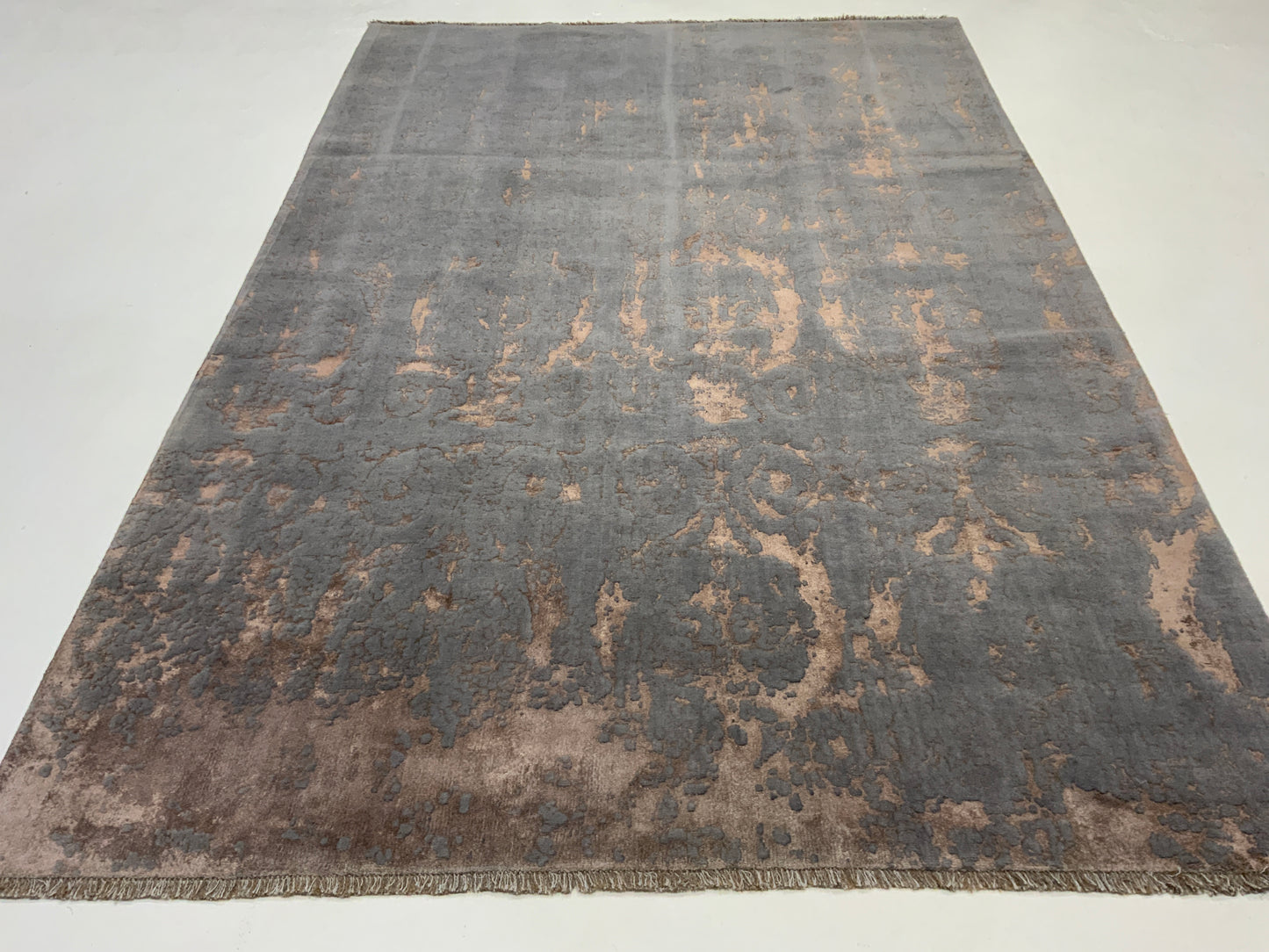 Hand woven with fine wool and bamboo silk pile  285x200cm  | Rug# 10663