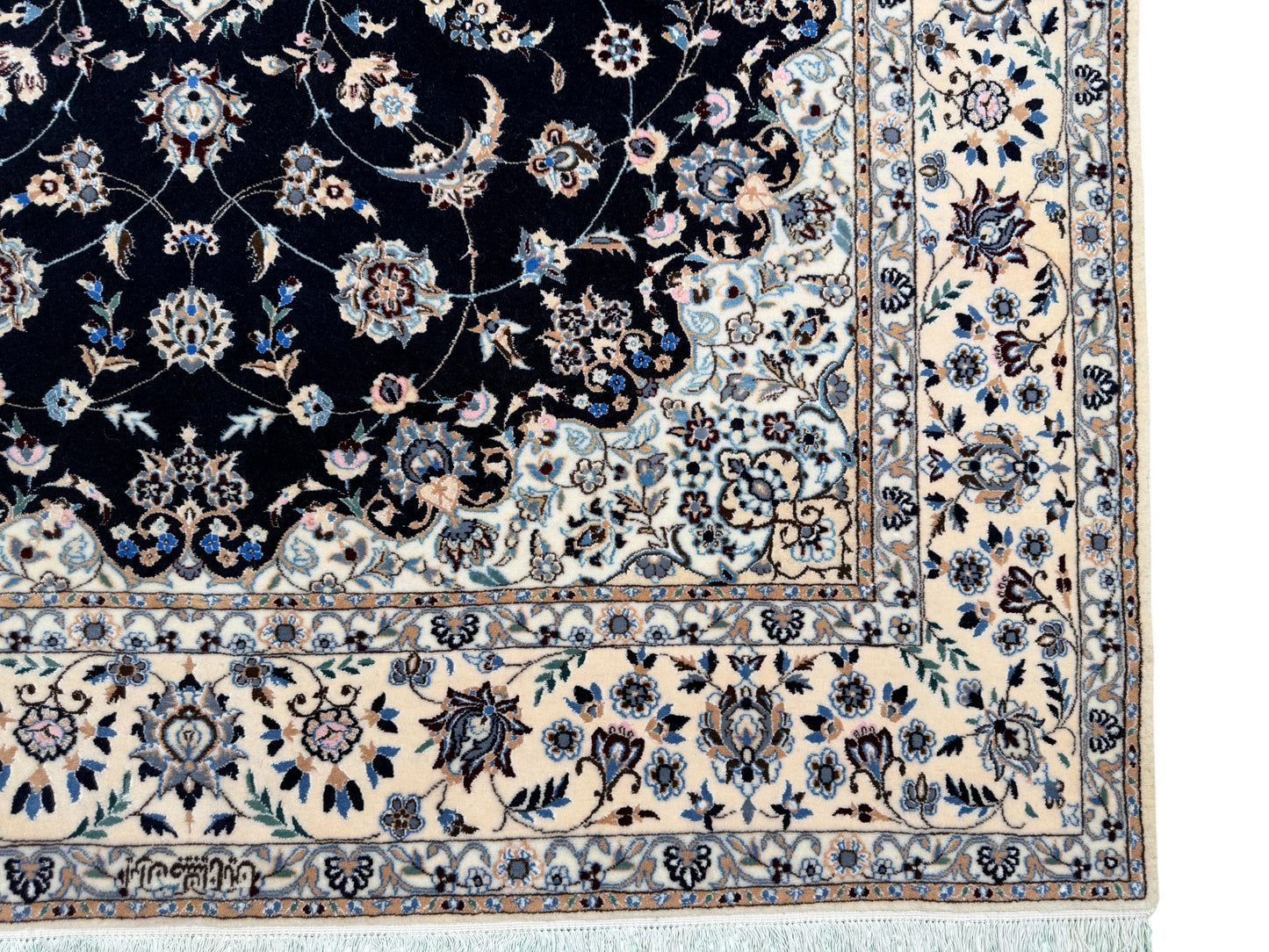 Nain 6LA in Dome design, c.1990, Persia,  240x158cm | Rug# 11011