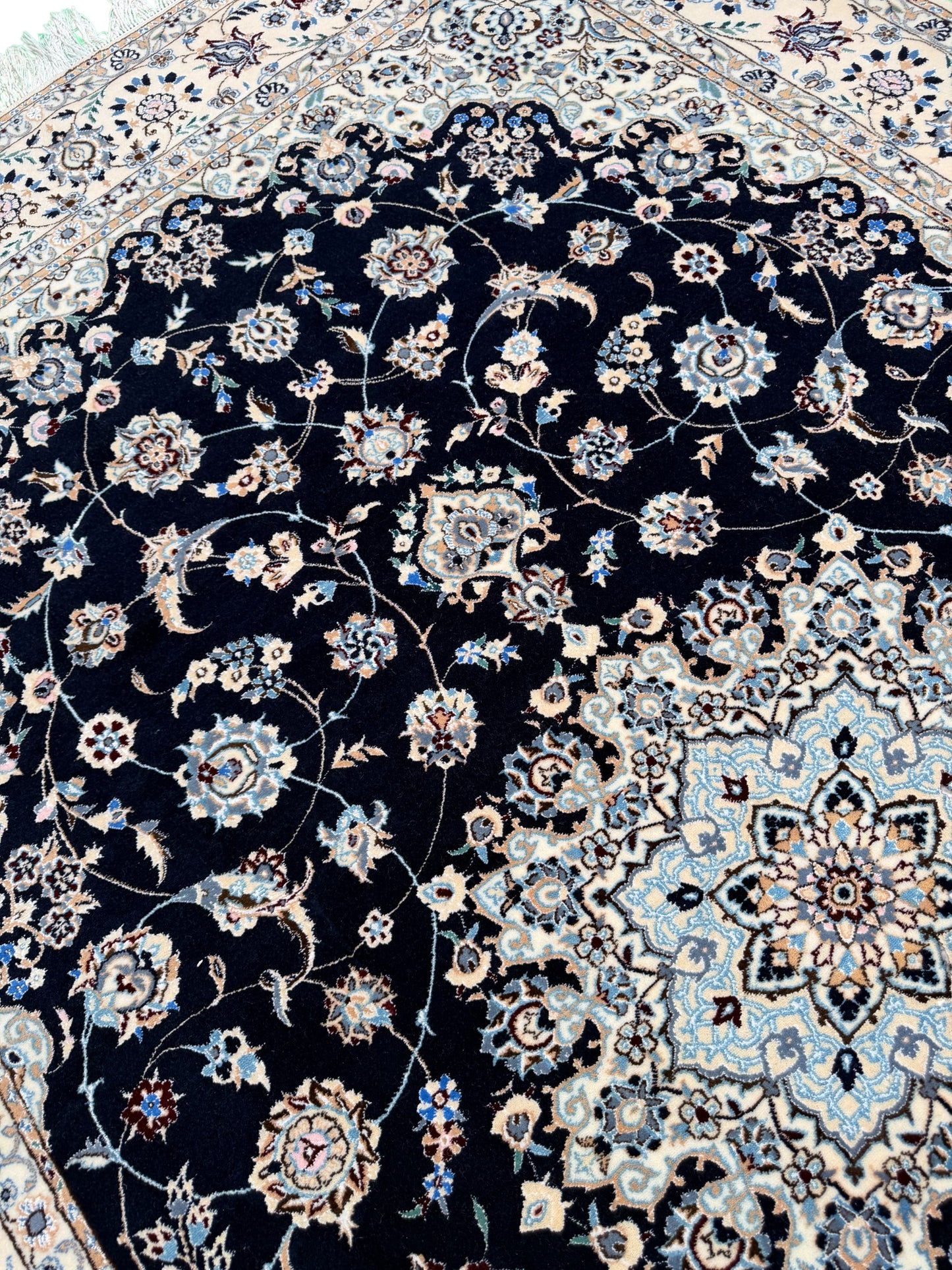 Nain 6LA in Dome design, c.1990, Persia,  240x158cm | Rug# 11011
