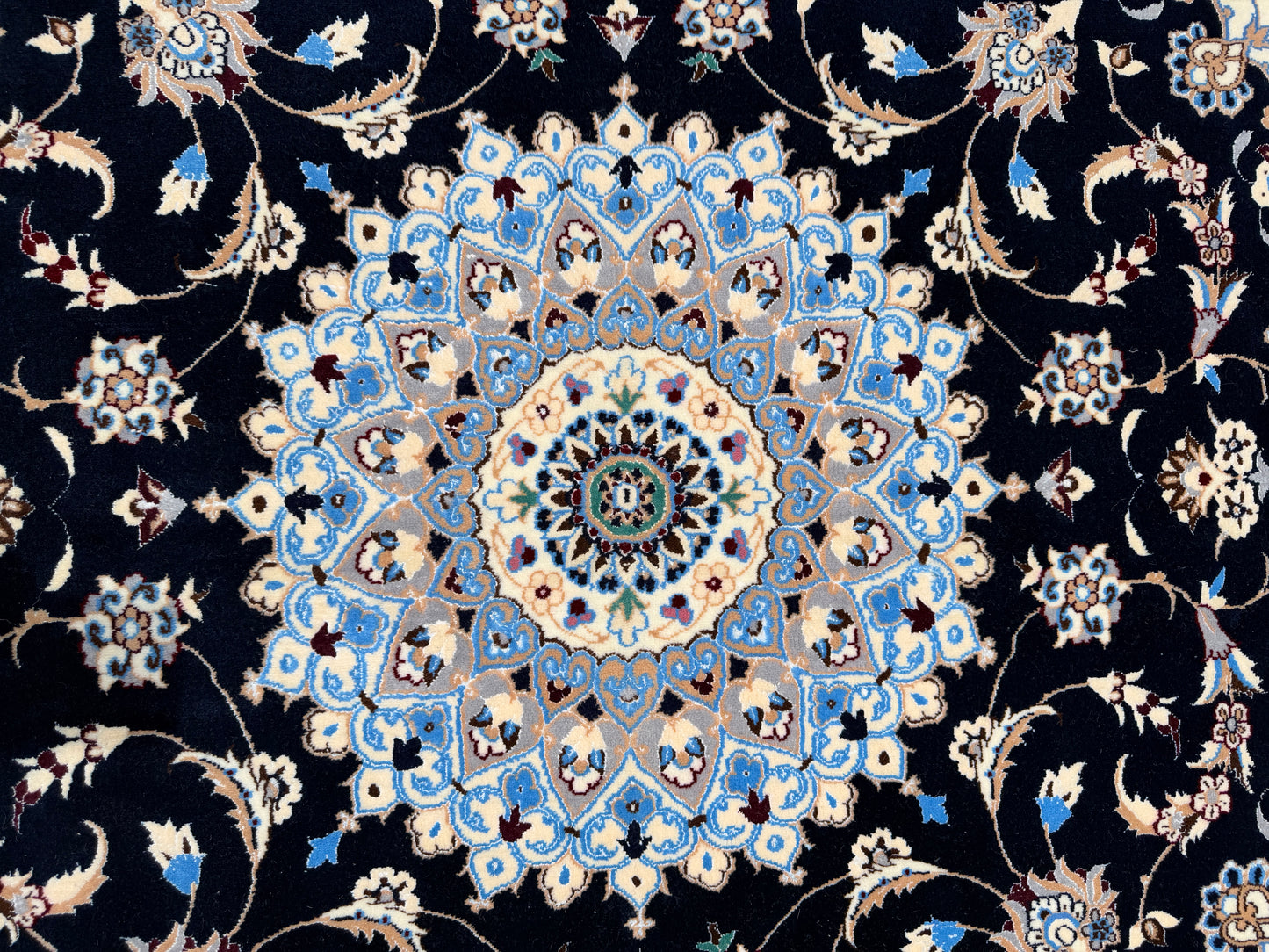 Nain 6LA in Safavid floral design, c.1990, Persia,  171x172cm | Rug# 11013
