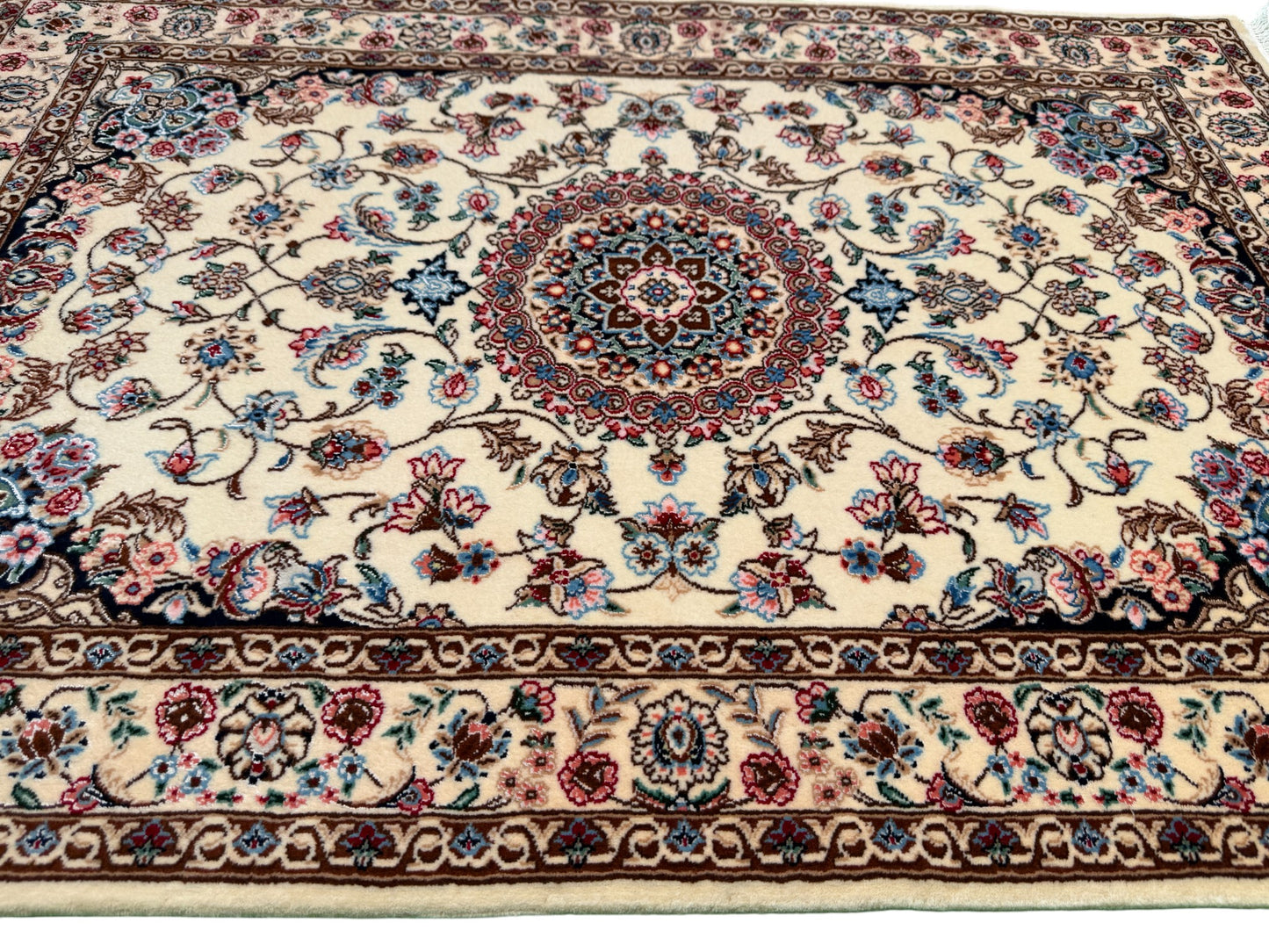 Nain 6LA in allover floral design, c.1990, Persia,  118x80cm | Rug# 11014