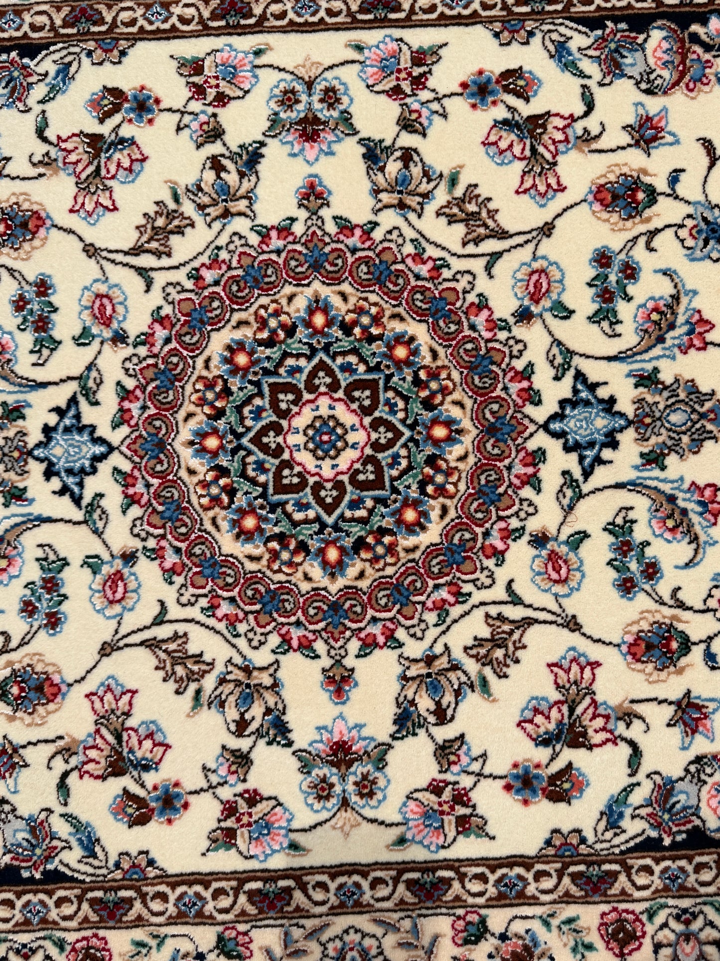 Nain 6LA in allover floral design, c.1990, Persia,  118x80cm | Rug# 11015