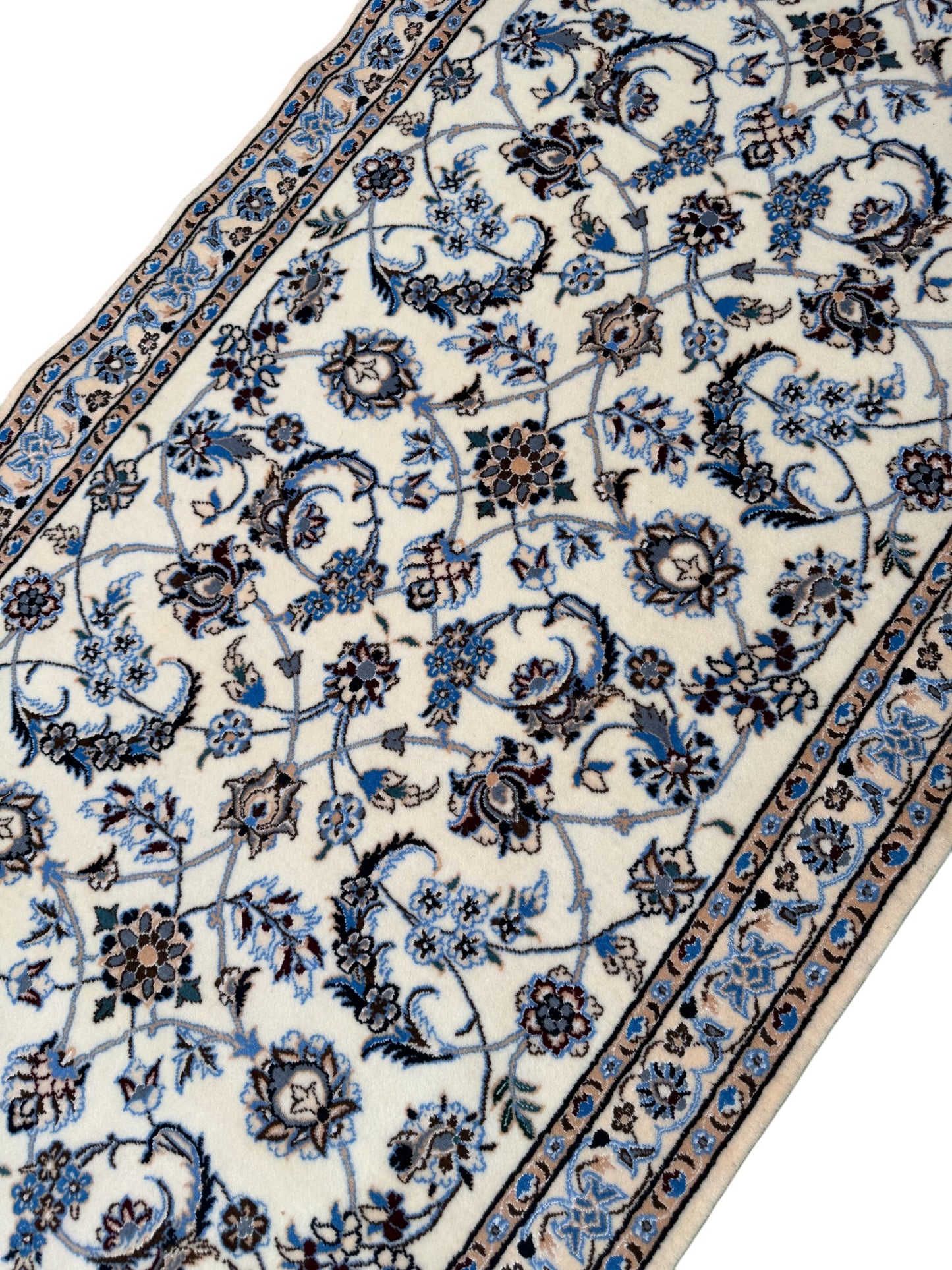 Nain 6LA in allover floral design hall runner, c.1990, Persia, 434x88cm | Rug# 11016