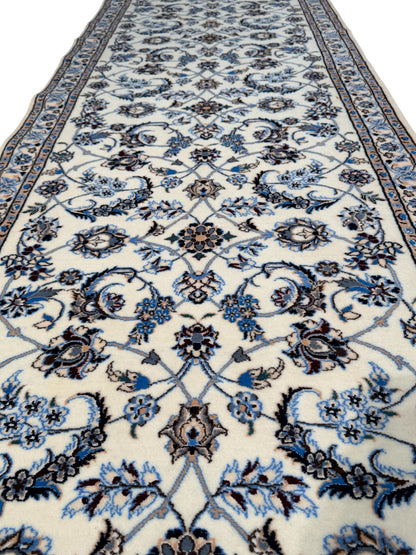 Nain 6LA in allover floral design hall runner, c.1990, Persia, 434x88cm | Rug# 11016