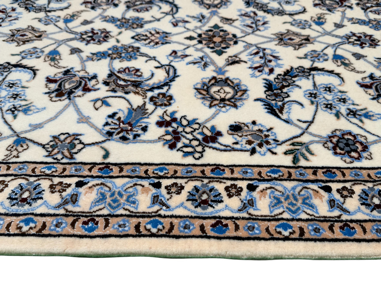Nain 6LA in allover floral design hall runner, c.1990, Persia, 434x88cm | Rug# 11016