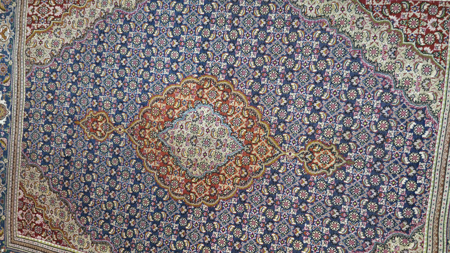 Hand knotted superfine Tabriz Mahi rug 137×107 cm | Rug# 11515