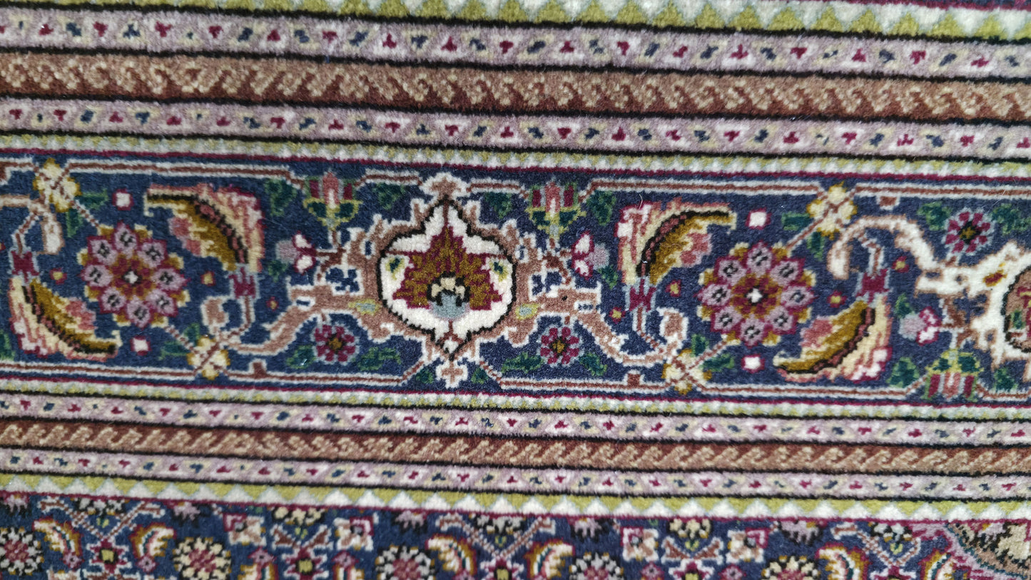 Hand knotted superfine Tabriz Mahi rug 137×107 cm | Rug# 11515