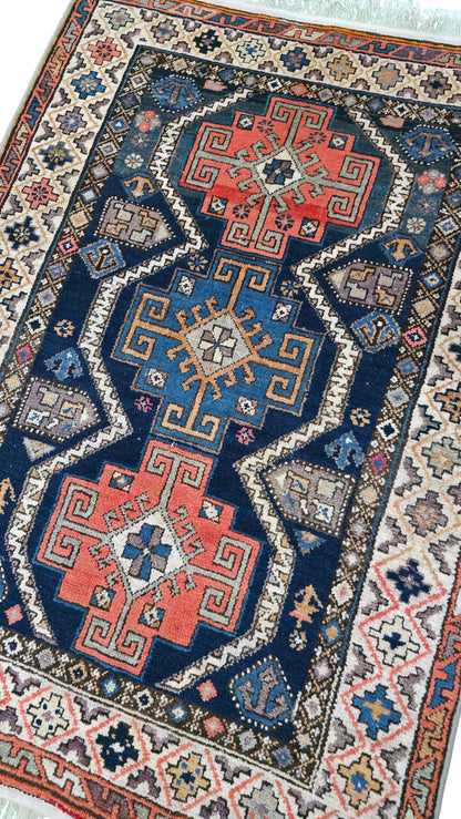 Hand knotted antique Caucasian Kazak rug 180×120 cm | Rug# 11534