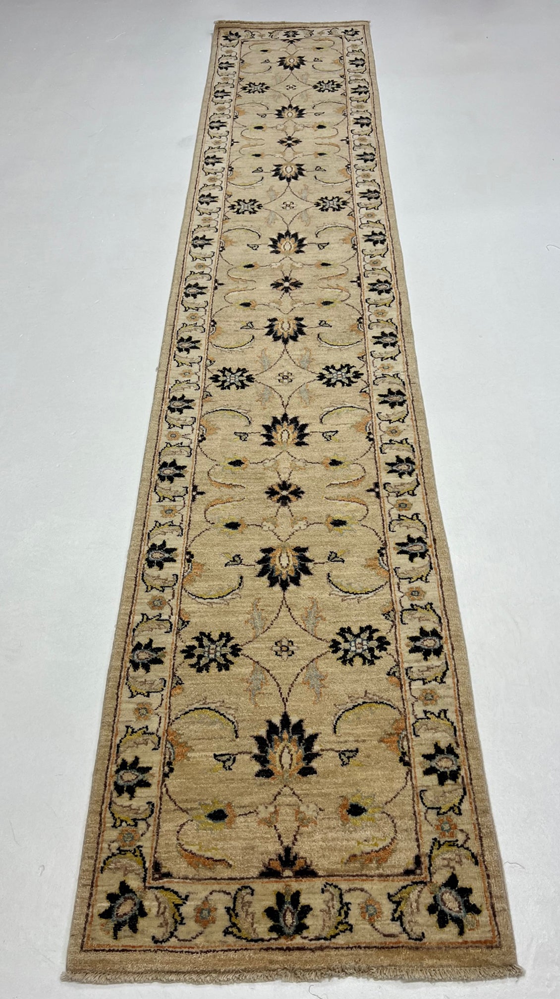 Afghan Chobi 19th-c Sultanabad design, 379x72cm | Rug# 24170