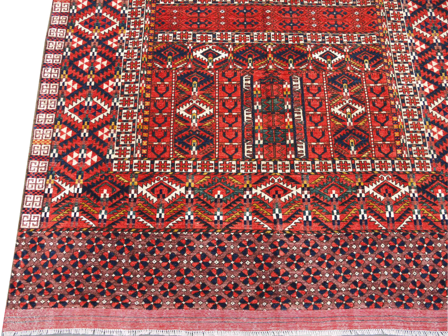 Afghan Ersari weave, Hatchi design, vegetable dyes  214x168cm | Rug# 25516