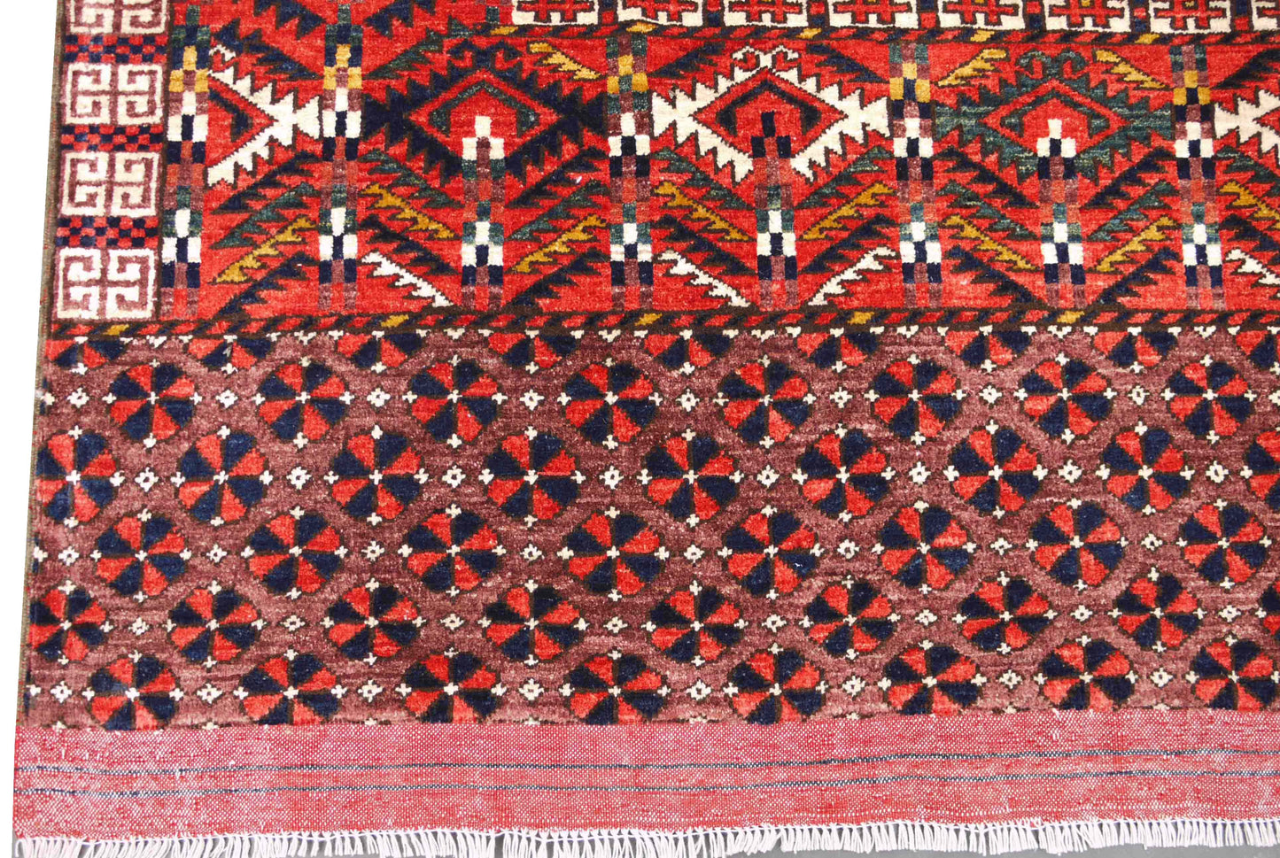 Afghan Ersari weave, Hatchi design, vegetable dyes  214x168cm | Rug# 25516