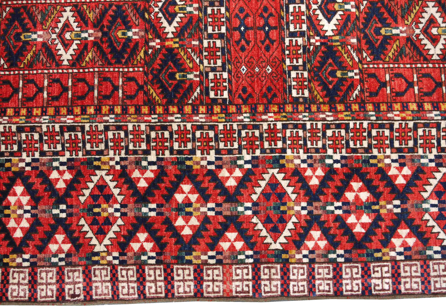 Afghan Ersari weave, Hatchi design, vegetable dyes  214x168cm | Rug# 25516