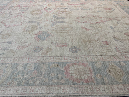 Classic rug in 17th-C Oushak design, organic dyes, 304x242cm | Rug# 26188
