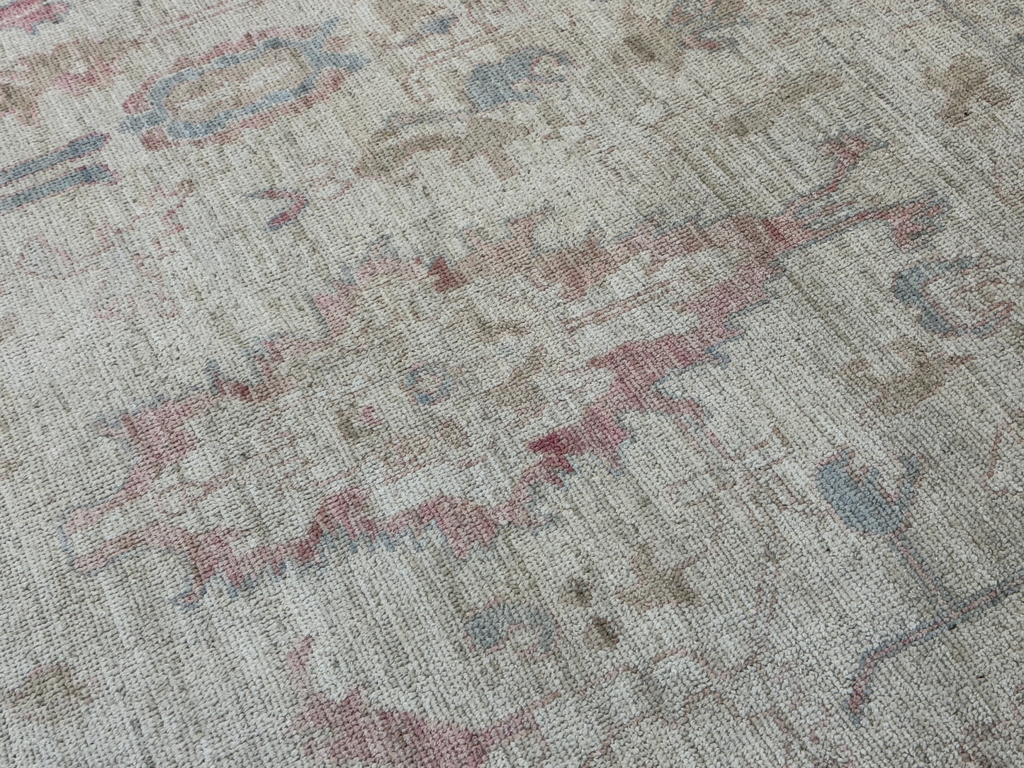 Classic rug in 17th-C Oushak design, organic dyes, 304x242cm | Rug# 26188