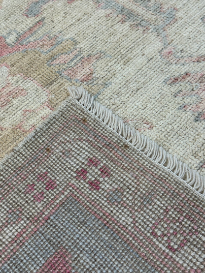 Classic rug in 17th-C Oushak design, organic dyes, 304x242cm | Rug# 26188