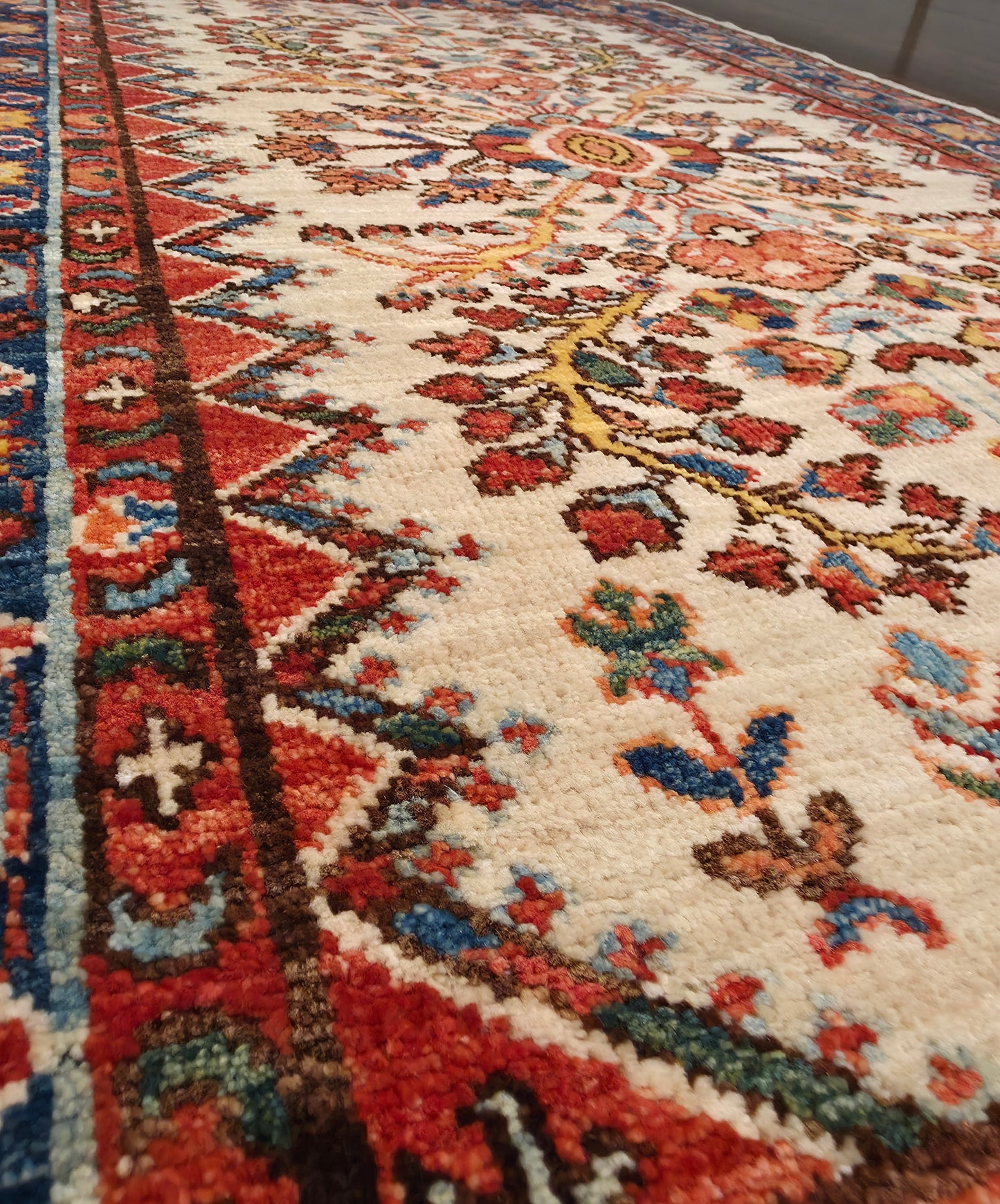 Hand knotted Seljuk weave, inspired by 19th c Armenian flowers 123×81 cm | Rug# 26625
